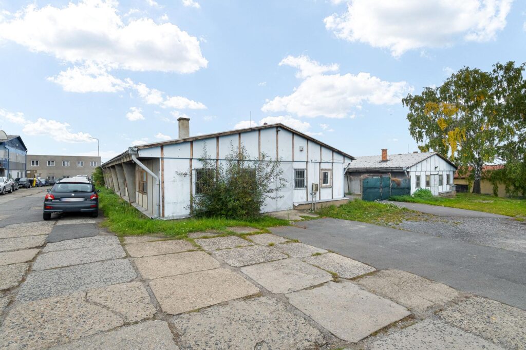 Pronájem skladu 588 m2