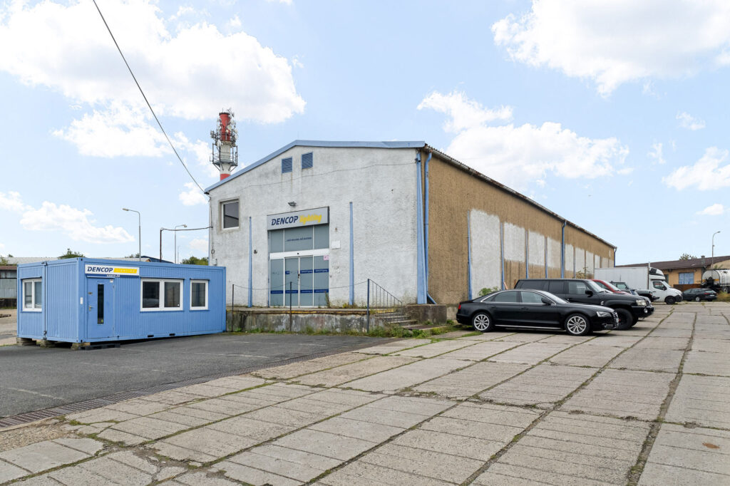 Pronájem skladu 588 m2