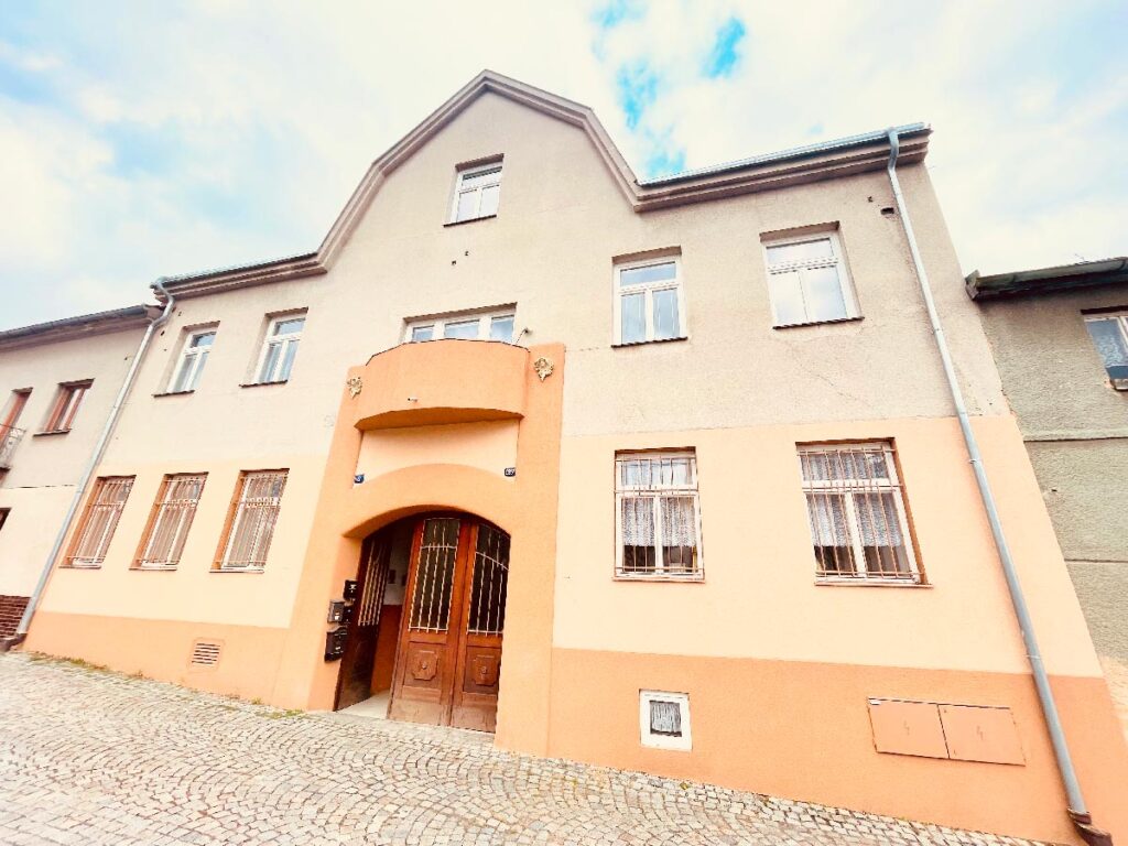 Pronájem – útulná garsoniéra 29m² v srdci Mníšku pod Brdy