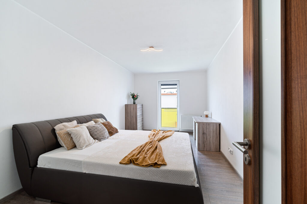 Pronájem prostorného bytu 2+kk, 68 m², garážové stání – Jesenice