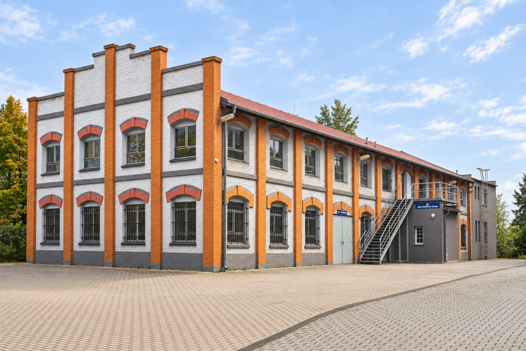 Pronájem kanceláře až 370 m², Králův Dvůr