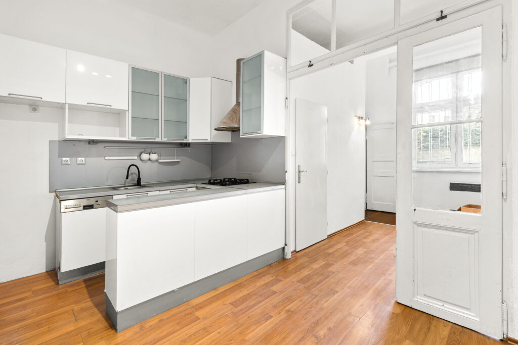 Pronájem prostorného 1+1, 46 m², Praha 10 – Vršovice, Rybalkova